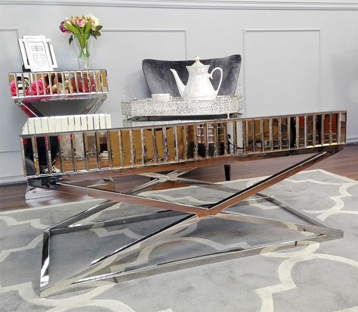 Table basse design plateau et contour en miroir avec un piètement croisée en acier inoxydable poli L. 130 x P. 70 x H. 40 cm collection GALA